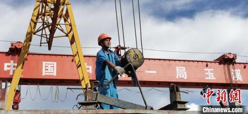 中老铁路建设者坚守岗位过 双节